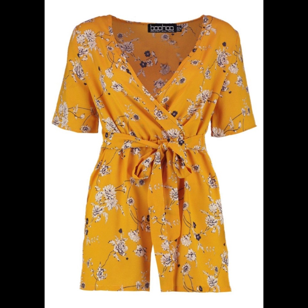 Boohoo Kimona style romper with tie belt. NWOT, never worn.